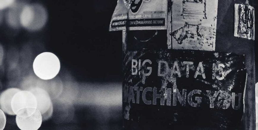 RGPD et protection des données personnelles affiche Big Data is watching you